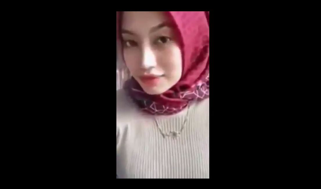 Di Tinggal Ibu Kepasar Gadis Jilbab Ini Bawa Pacar Nya Kerumah