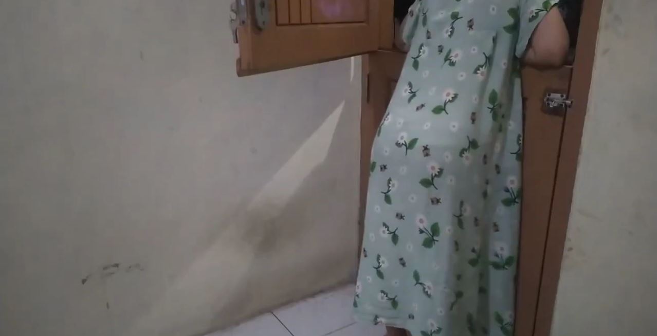 Lagi Liat Situasi Di Luar Langsung Main Sodok Belakang Aja Gadis Ini Keenakan